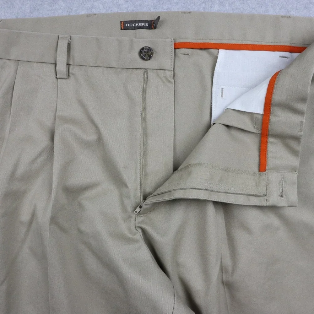 Dockers Pants Mens 46x30 D3 Classic Fit Signature Khaki Straight Leg Pleated Tan